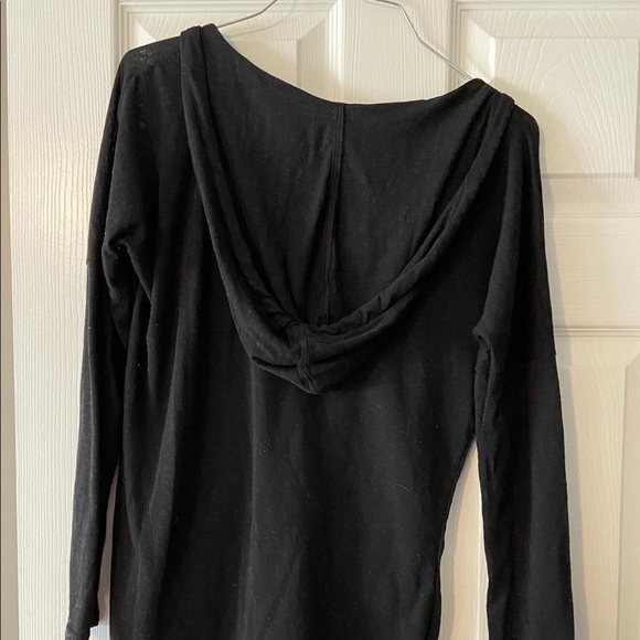Women’s Black Old Navy Activeware Layer - Picture 3 of 3